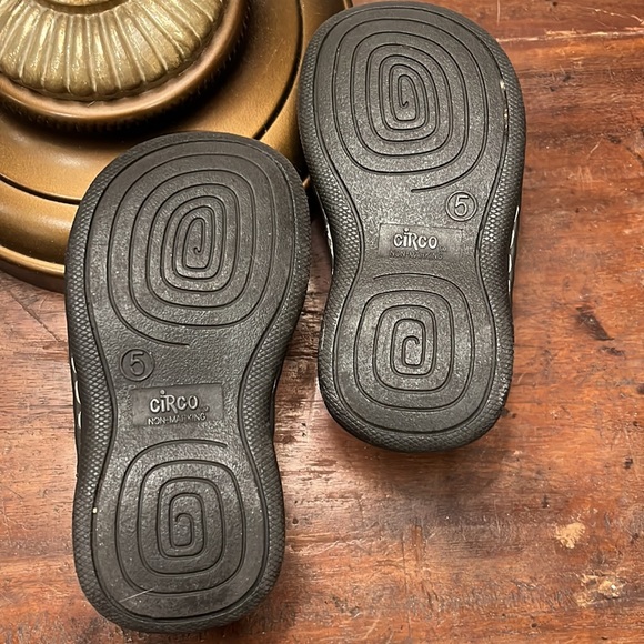 🐞Baby Girls Ladybug Mary Jane’s 🐞 - Picture 2 of 7